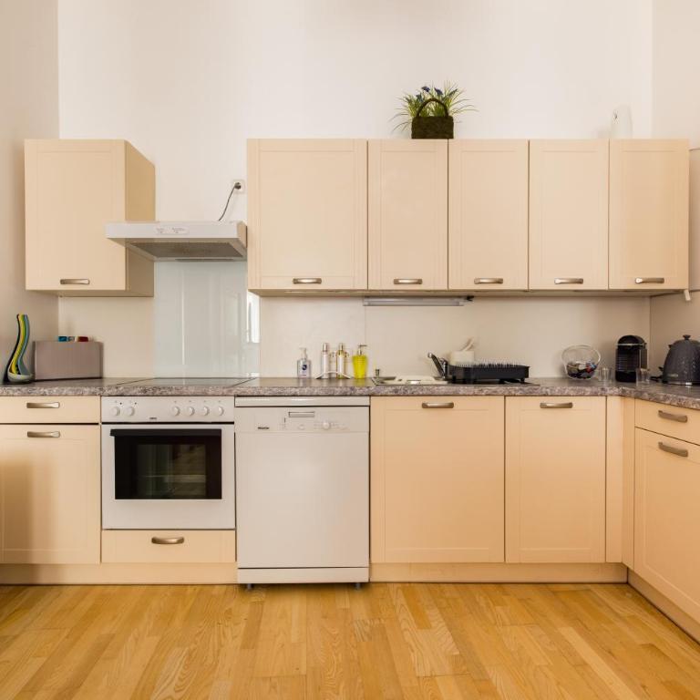 Pfamhaus Luxury Apartments - Three-Bedroom Home - 10