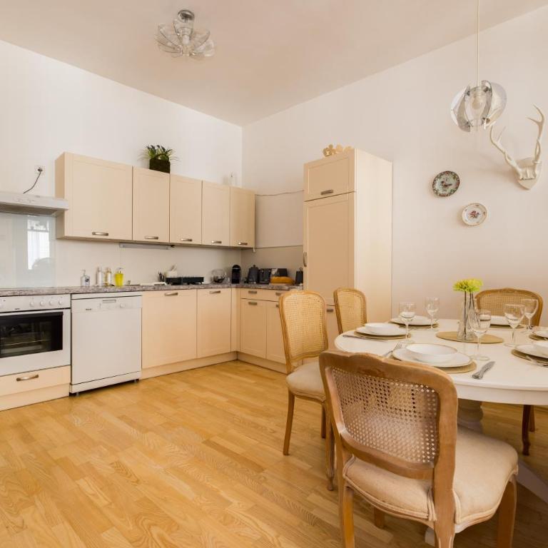 Pfamhaus Luxury Apartments - Three-Bedroom Home - 14