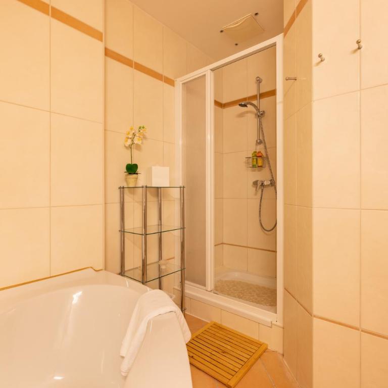 Pfamhaus Luxury Apartments - Three-Bedroom Home - 25