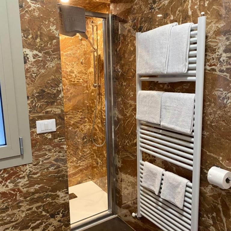 Residenza Grazioli 2 - Camera Matrimoniale con Bagno Privato - 7