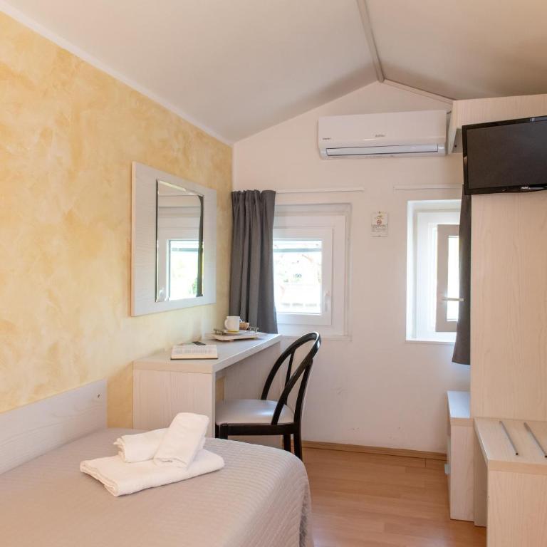 Hotel Hawaii Bed and Coffee - Single Room - Attic - 8