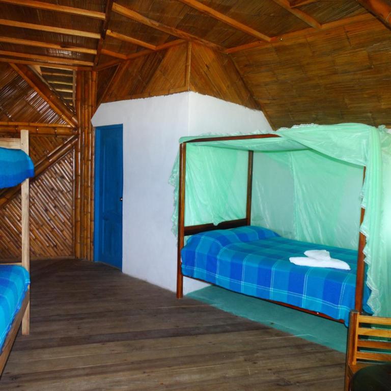 Wipeout Cabaña Restaurant - Triple Room - 1