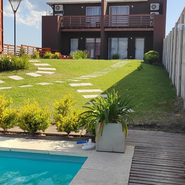 Duplex familiar con pileta en zona parque - Two-Bedroom House - 1