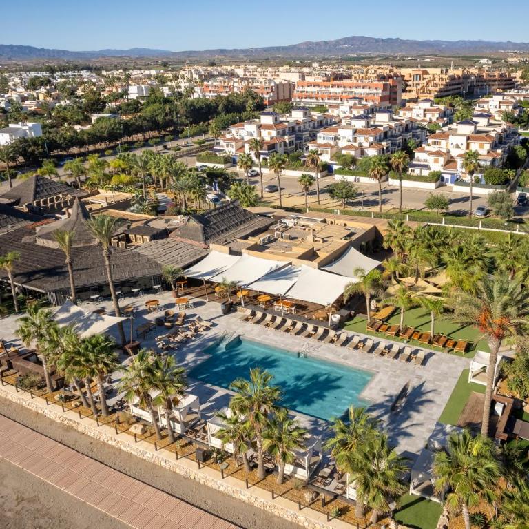 Apartamento ROSA del MAR Playas de Vera Ático en Primera Línea de Playa Piscina al Aire Libre Aparcamiento Gratuito WiFi Muy Rápido Acogedor con Calefacción - Appartement 2 Chambres - 54
