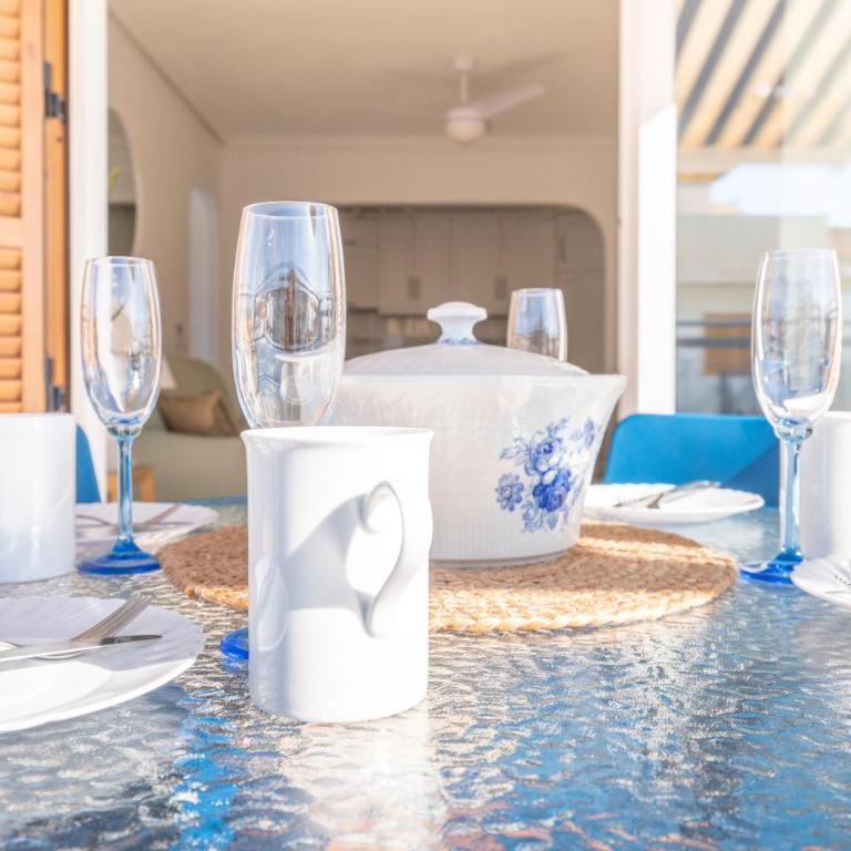 Apartamento ROSA del MAR Playas de Vera Ático en Primera Línea de Playa Piscina al Aire Libre Aparcamiento Gratuito WiFi Muy Rápido Acogedor con Calefacción - Appartement 2 Chambres - 52