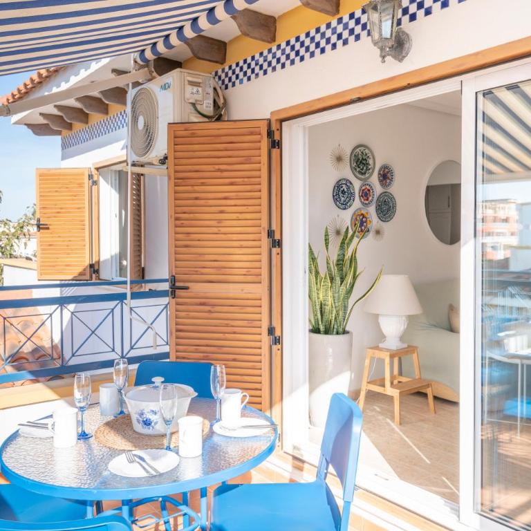 Apartamento ROSA del MAR Playas de Vera Ático en Primera Línea de Playa Piscina al Aire Libre Aparcamiento Gratuito WiFi Muy Rápido Acogedor con Calefacción - Appartement 2 Chambres - 4