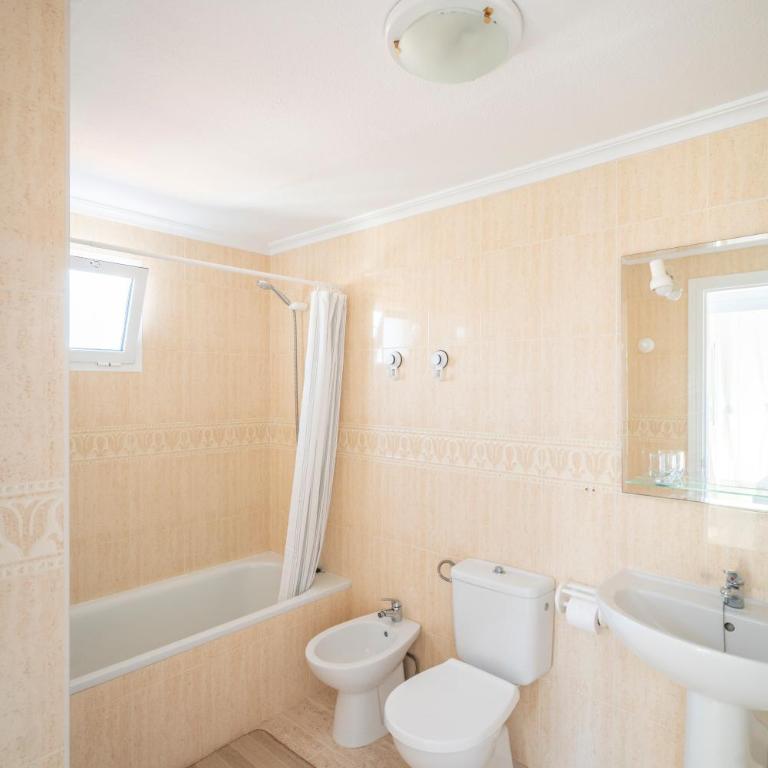 Apartamento ROSA del MAR Playas de Vera Ático en Primera Línea de Playa Piscina al Aire Libre Aparcamiento Gratuito WiFi Muy Rápido Acogedor con Calefacción - Appartement 2 Chambres - 6