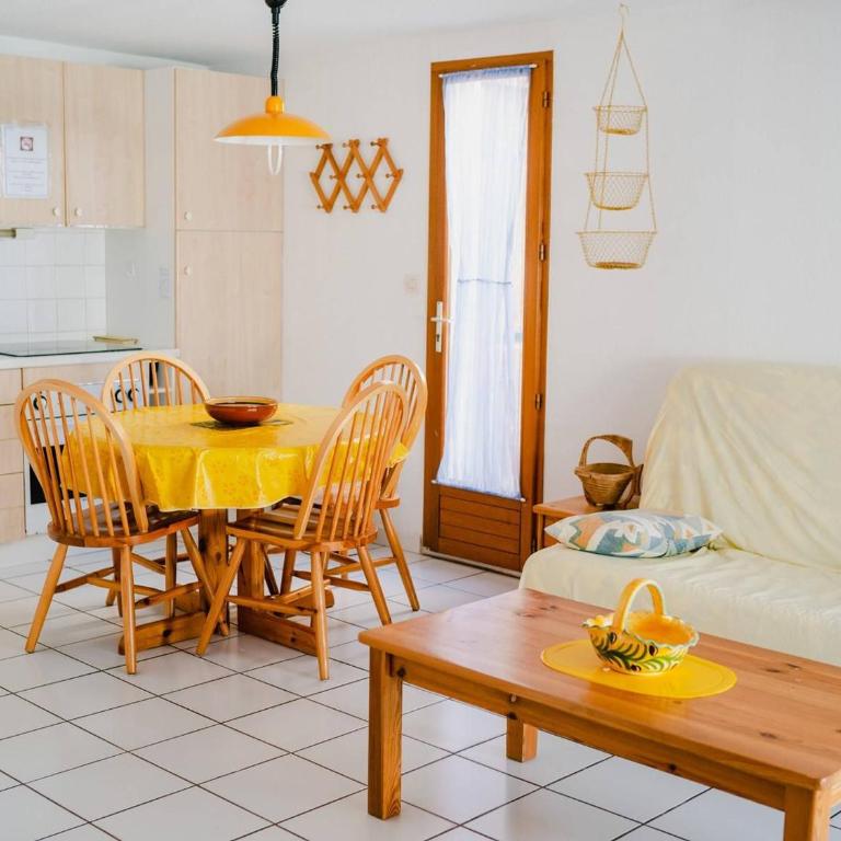 Villa 2-pièces au calme avec mezzanine, terrasse et parking - 5 couchages - Animaux acceptés - FR-1-409-130 - Villa - 2