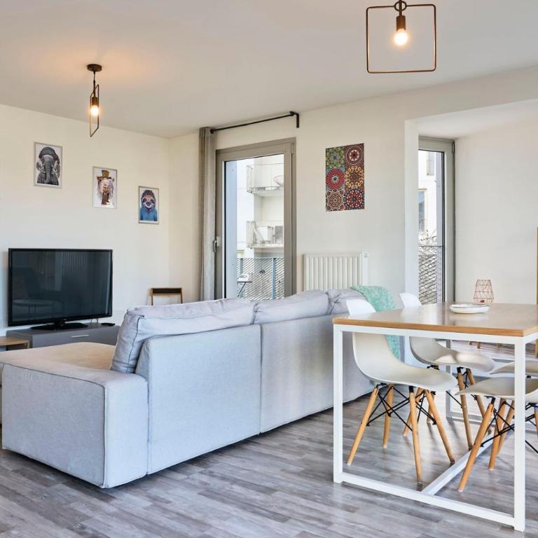 Appartement proche métro & 2 balcons + parking - Appartement - 1