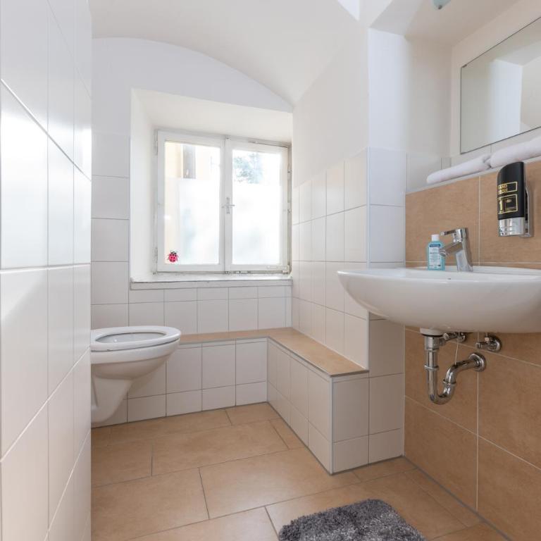 Gasthaus Hinterbrühl - Doppelzimmer mit Gemeinschaftsbad - 14