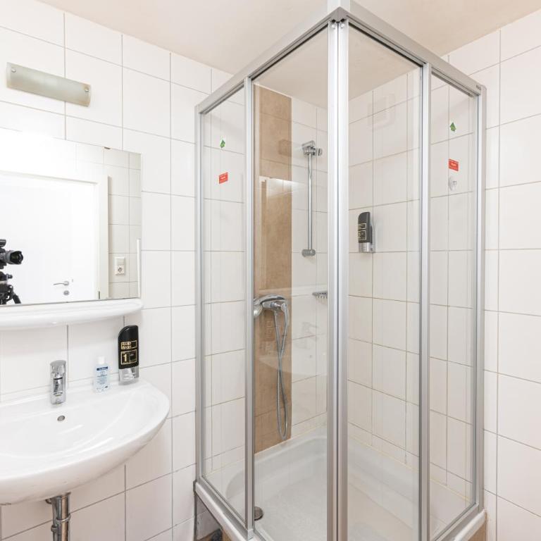 Gasthaus Hinterbrühl - Doppelzimmer mit Gemeinschaftsbad - 15