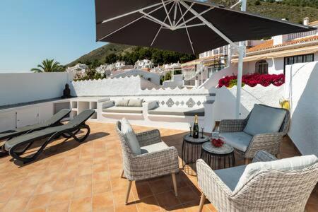 Hermosa casa con terraza e increíbles vistas al mar y la montaña - Chalet - 3