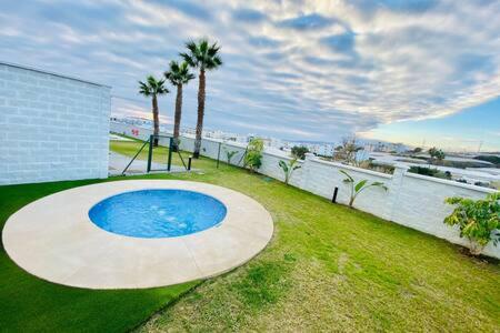 Nuevo y Moderno apartamento con piscina - Apartamento - 19