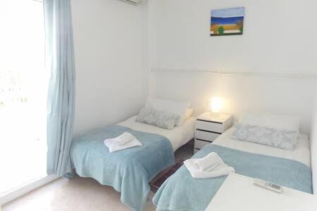 Amplio apartamento con piscina cerca de la playa - Apartamento - 4