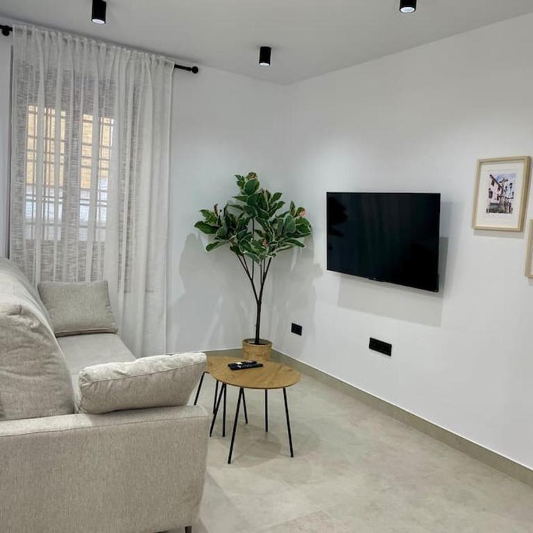 Geysotur Suite El Geranio - Three-Bedroom Apartment - 3