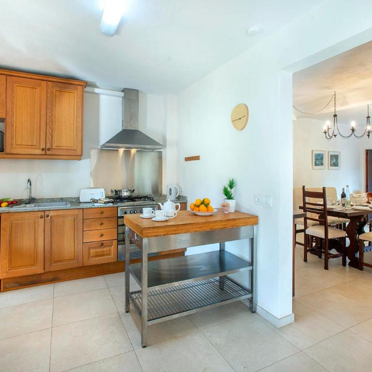 Can Gato by Vintage Travel - Four-Bedroom Villa - 11