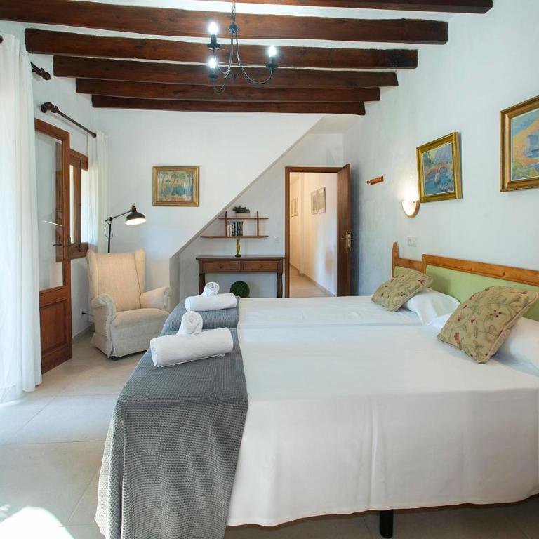 Can Gato by Vintage Travel - Four-Bedroom Villa - 15