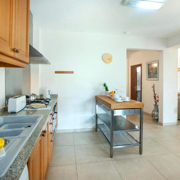 Can Gato by Vintage Travel - Four-Bedroom Villa - 23