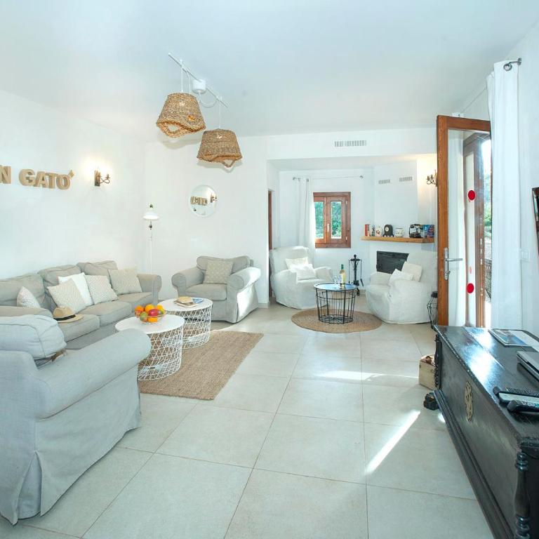 Can Gato by Vintage Travel - Four-Bedroom Villa - 32