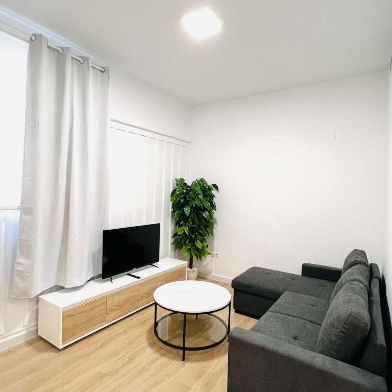 Suites Puente de Hierro - Deluxe Quadruple Room - 1