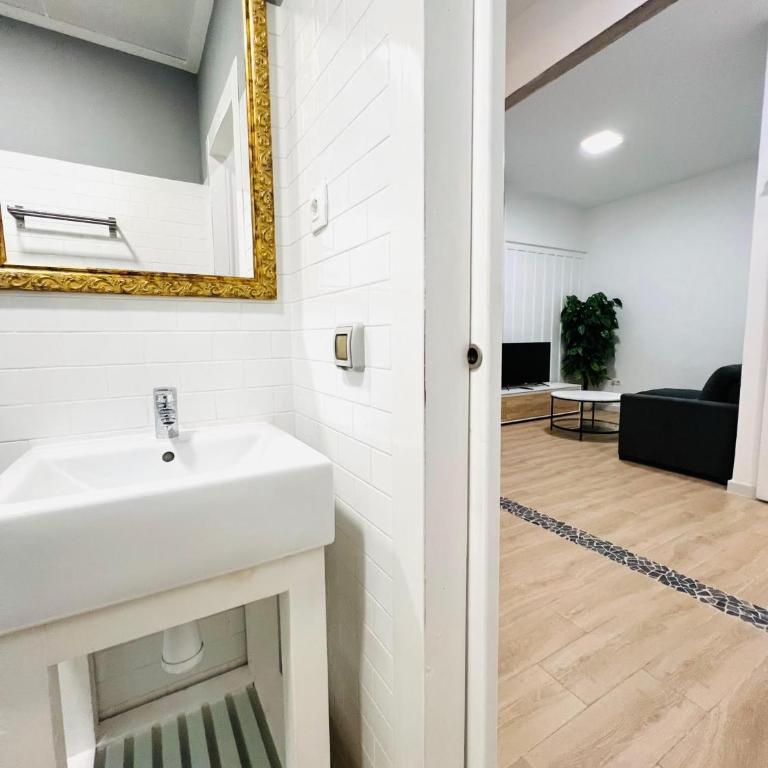 Suites Puente de Hierro - Deluxe Quadruple Room - 8