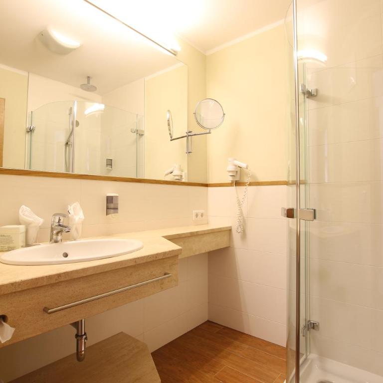 Hotel Schwarzer Adler - Deluxe Doppelzimmer - 7