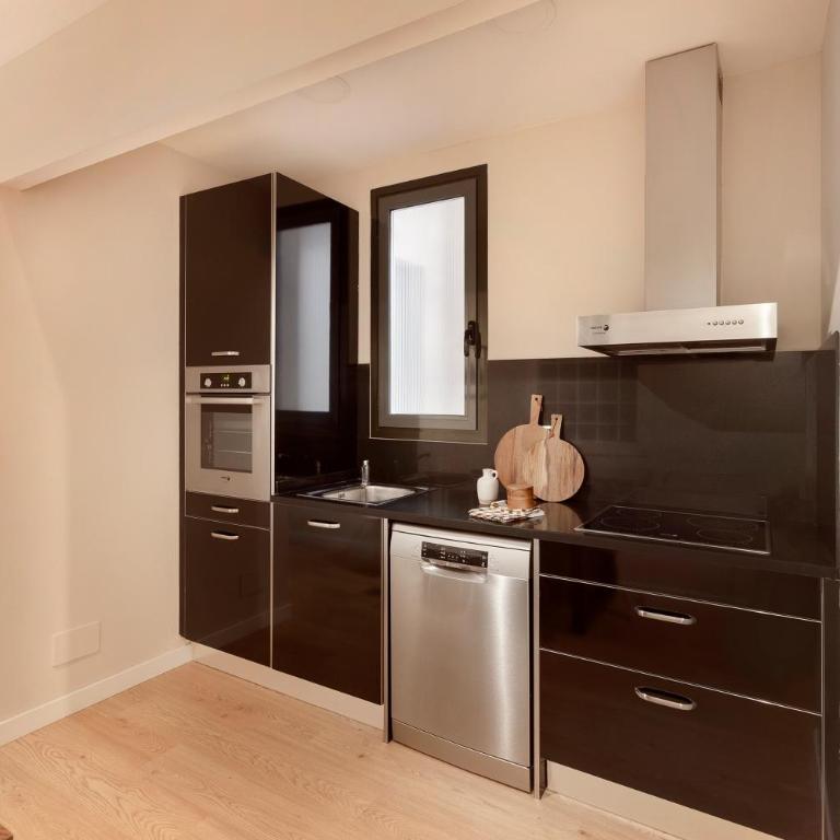 C211 Barcelona - Simaba Group - Two-Bedroom Apartment with Balcony - 9