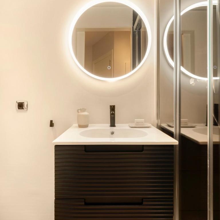 C211 Barcelona - Simaba Group - Two-Bedroom Apartment with Balcony - 13