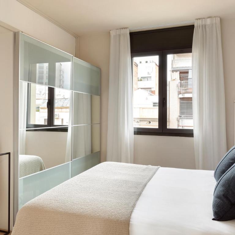 C211 Barcelona - Simaba Group - Two-Bedroom Apartment with Balcony - 14