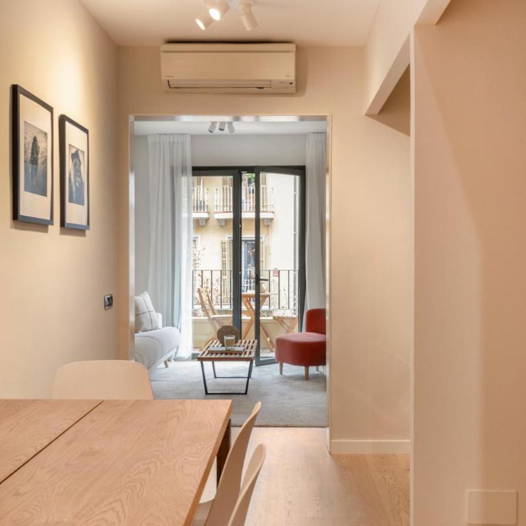 C211 Barcelona - Simaba Group - Two-Bedroom Apartment with Balcony - 1