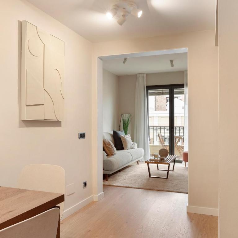C211 Barcelona - Simaba Group - Two-Bedroom Apartment with Balcony - 16