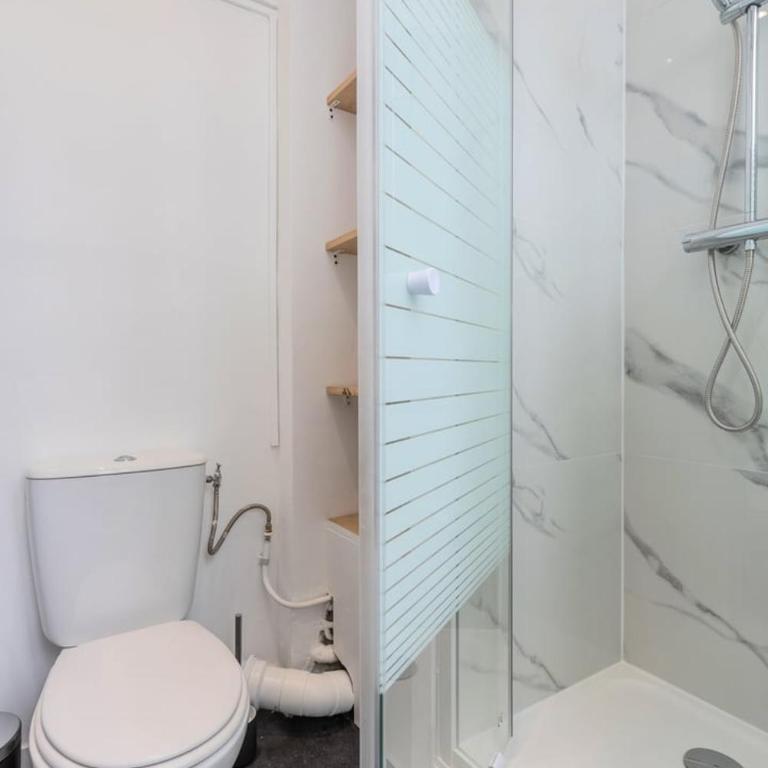 Equipped studio - near train stations - Apartment - 12