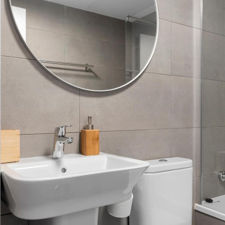 Modern 3-bedroom family apartment Estepona Centre - Three-Bedroom Apartment - 9
