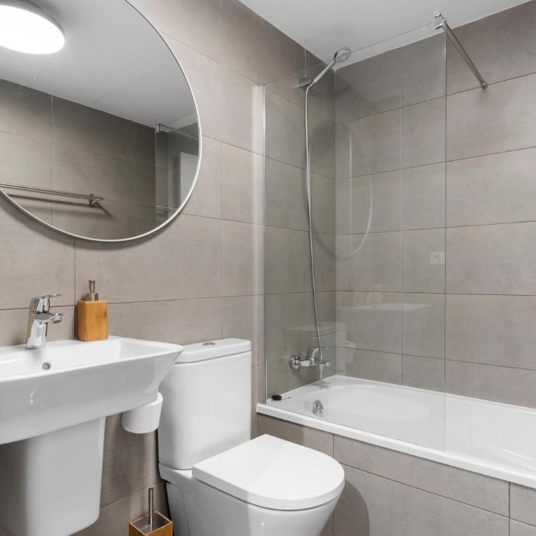 Modern 3-bedroom family apartment Estepona Centre - Three-Bedroom Apartment - 8