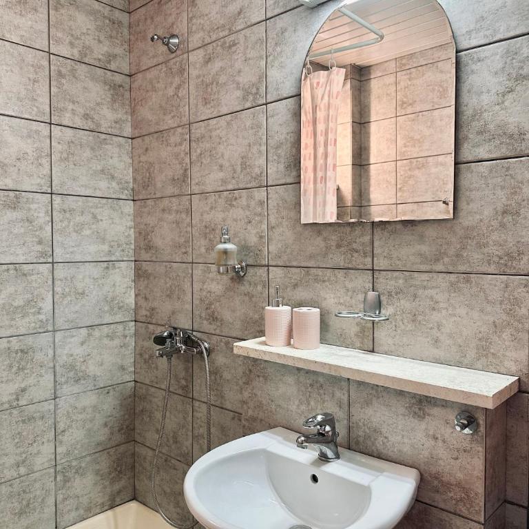 SweetHome - One-Bedroom Apartment - 12