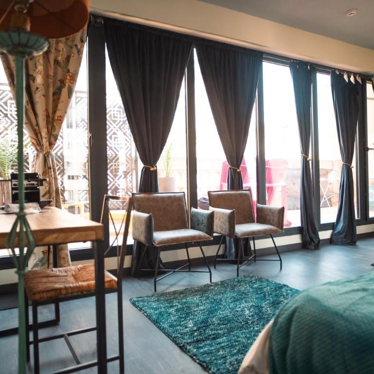 Hotel Lincoln Lounge - Suite with Balcony - 10