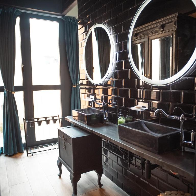 Hotel Lincoln Lounge - Suite with Balcony - 1