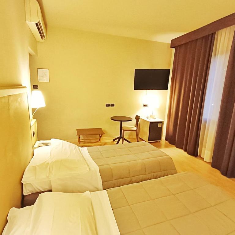 Hotel Corallo Rimini - Camera Doppia con Letti Singoli - 3