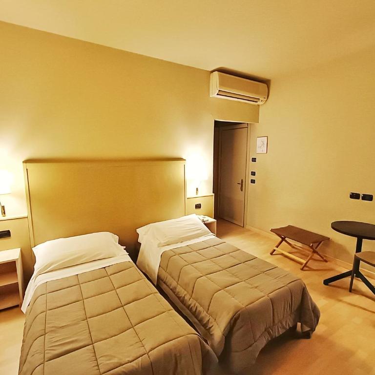 Hotel Corallo Rimini - Camera Doppia con Letti Singoli - 4