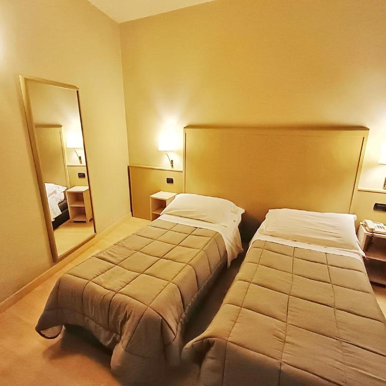 Hotel Corallo Rimini - Camera Doppia con Letti Singoli - 5