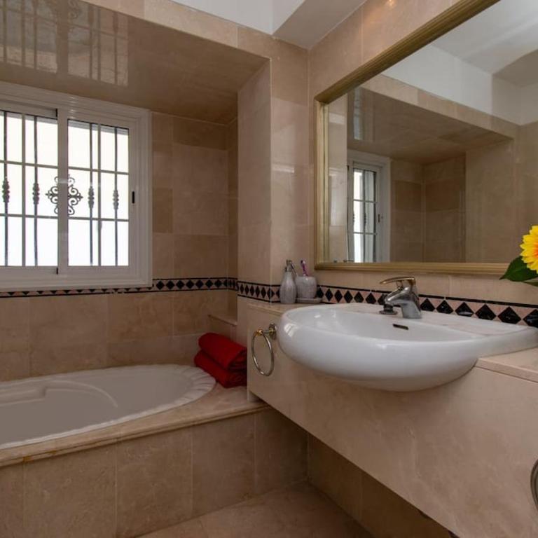 Villa Skylight Wonderful 7 Bedroom Villa - Villa - 24