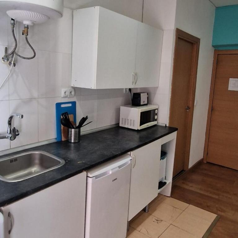 Apartamentos EconoStay Chueca - Studio with Balcony - 4