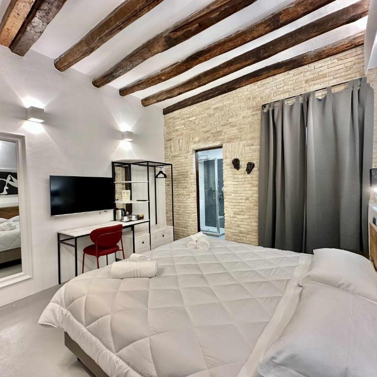 C&O Savoia Deluxe Rooms - Camera Matrimoniale/Doppia con Letti Singoli con Bagno - 5