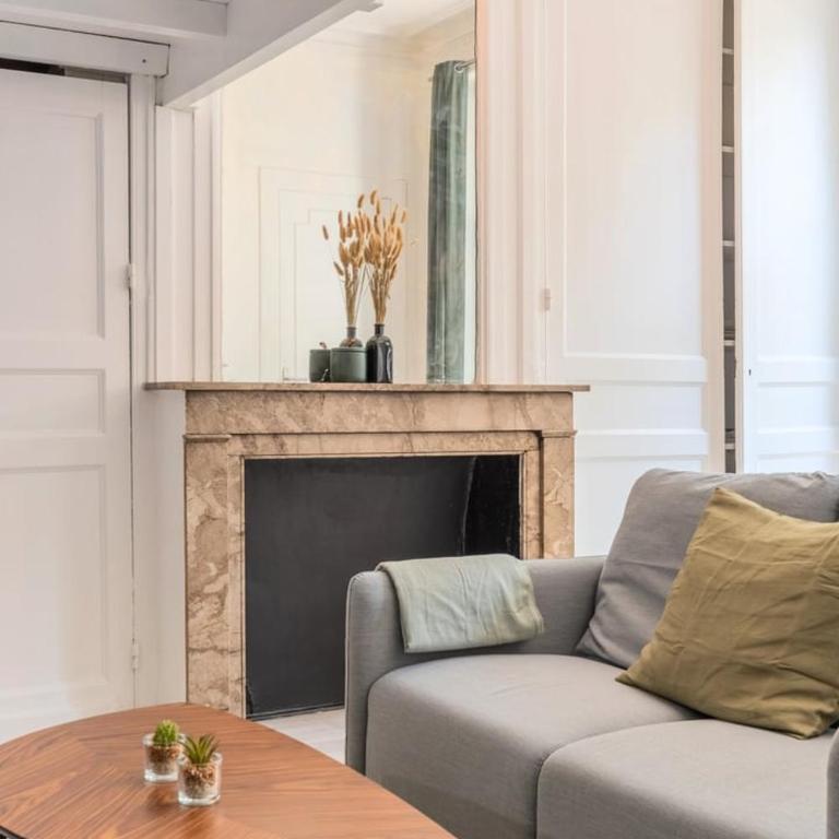 Studio with mezzanine 150m from the metro - Apartment - 17