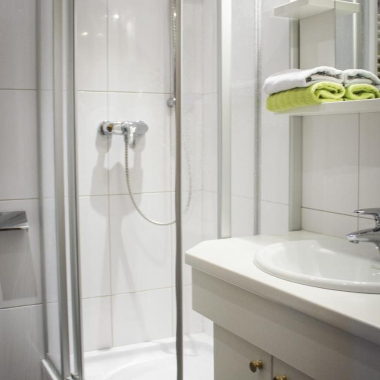 Schusterbauer - Double Room with Balcony - 8