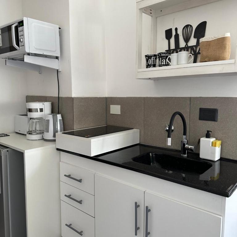 Apartamento exclusivo a 5 minutos del centro de la ciudad, 25 minutos del cerro Catedral y, 500 metros del lago Nahuel Huapi - Apartamento - 5
