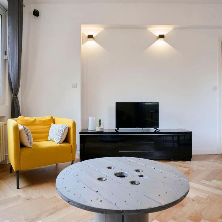 Lille République - 2ch très lumineux + Parking ! - Apartment - 4