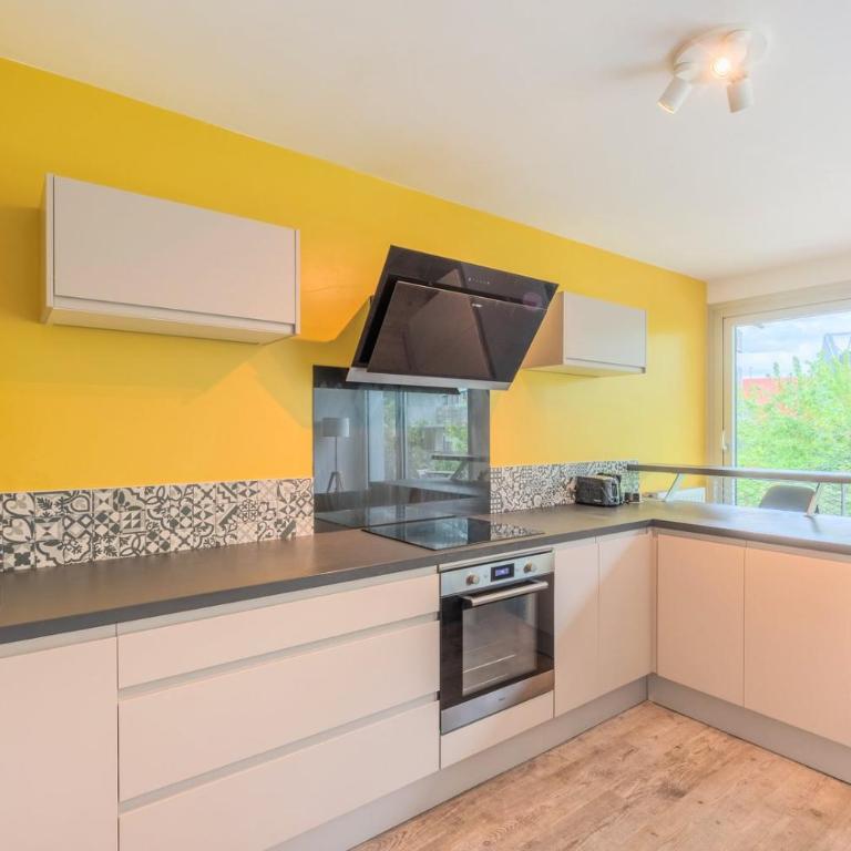 Apartment near metro with parking & balconies - Apartment - 7