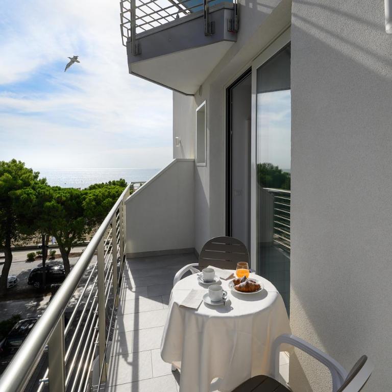 Grand Hotel Playa - Camera Tripla Luxury - 2