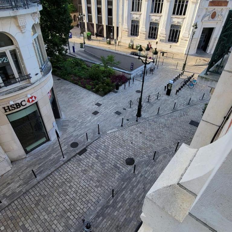 Martroi - Cœur de Ville - 3 pièces 80 m2 TV - Internet haut débit - loisirs et affaires - Two-Bedroom Apartment - 42